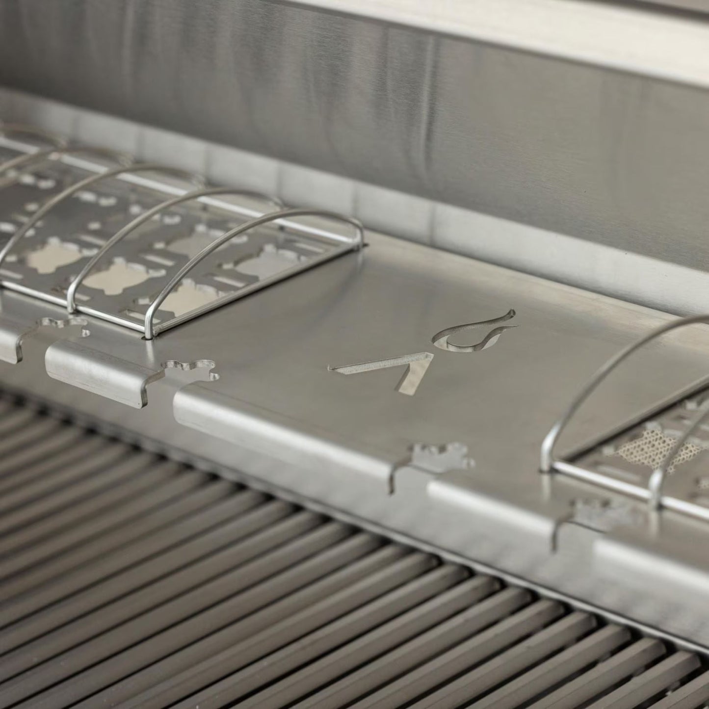Blaze LTE PRO 40-Inch 5-Burner Built-in Gas Grill w/ Digital Temperature Screen & Rear Infrared Burner